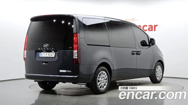 Hyundai Staria 2023 thumb 2
