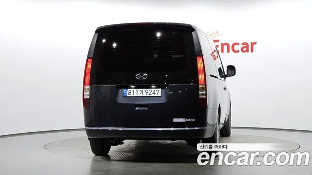 Hyundai Staria 2023 thumb 4