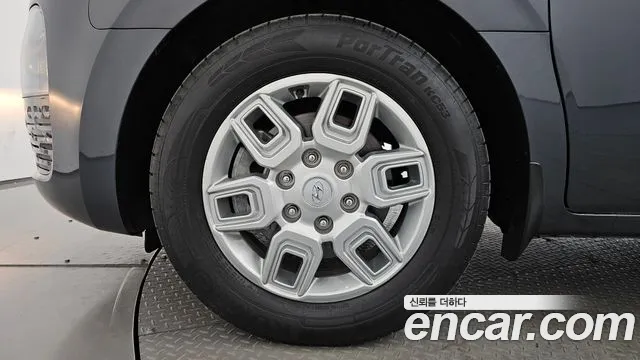 Hyundai Staria 2023 thumb 5
