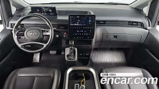 Hyundai Staria 2023 thumb 7