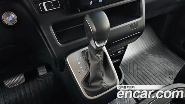 Hyundai Staria 2023 thumb 9