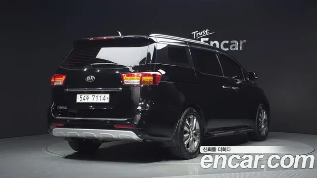 Kia Carnival 2018 thumb 2