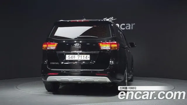 Kia Carnival 2018 thumb 4