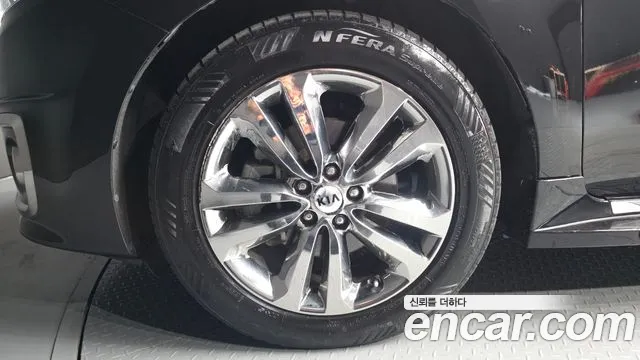 Kia Carnival 2018 thumb 5