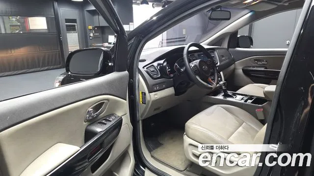 Kia Carnival 2018 thumb 10