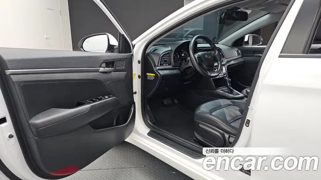 Hyundai Avante 2017 thumb 10