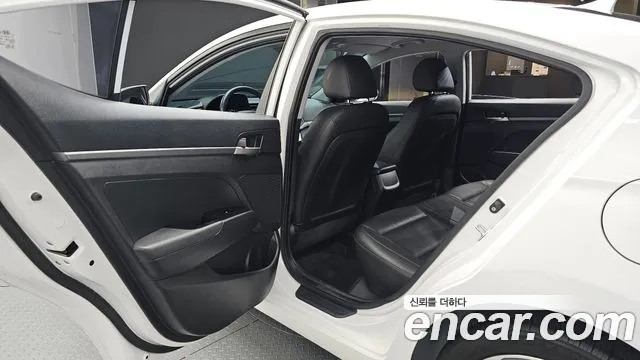 Hyundai Avante 2017 thumb 12