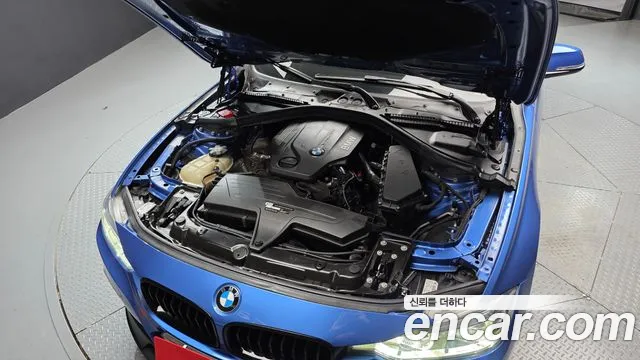 BMW 3-Series 2018 thumb 6