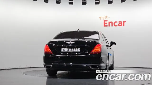 Genesis G90 2016 thumb 4