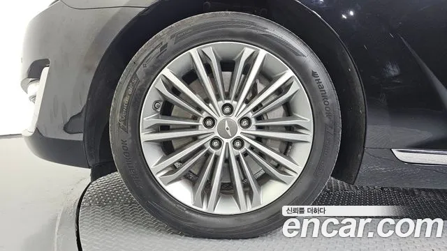 Genesis G90 2016 thumb 5
