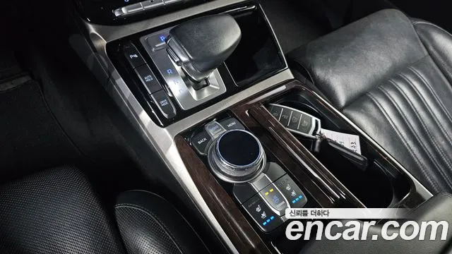 Genesis G90 2016 thumb 9