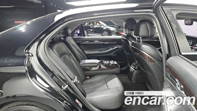 Genesis G90 2016 thumb 11