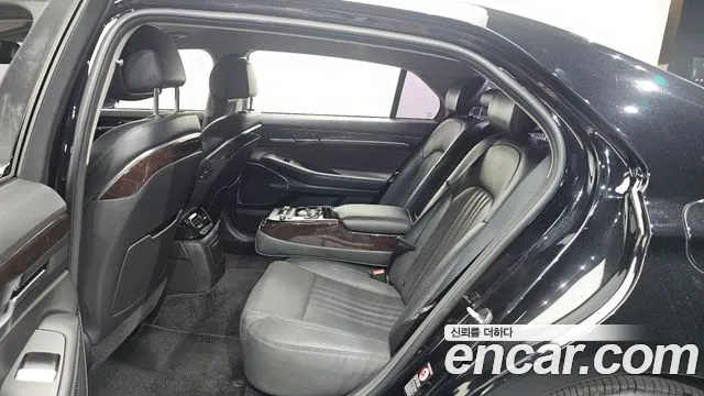 Genesis G90 2016 thumb 12