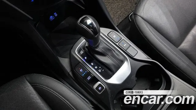Hyundai Santa Fe 2017 thumb 8