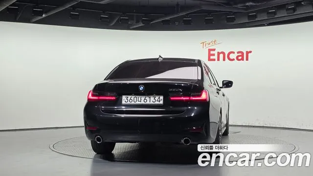 BMW 3-Series 2019 thumb 4