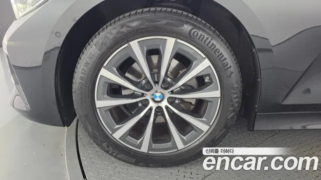 BMW 3-Series 2019 thumb 5