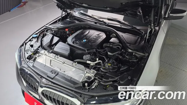 BMW 3-Series 2019 thumb 6