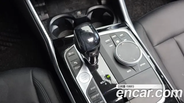 BMW 3-Series 2019 thumb 9
