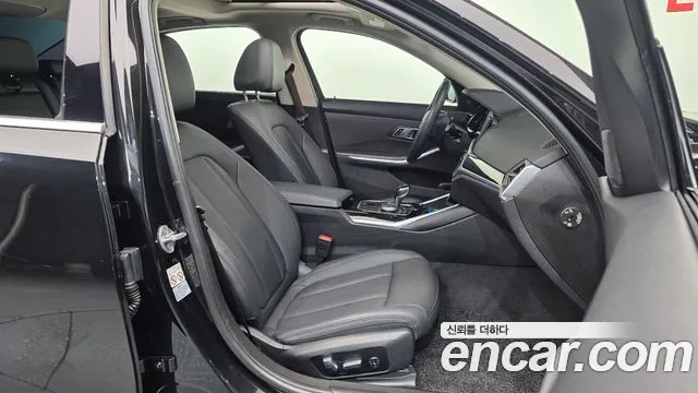 BMW 3-Series 2019 thumb 11