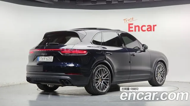 Porsche Cayenne 2021 thumb 2