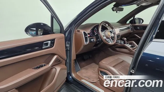 Porsche Cayenne 2021 thumb 10