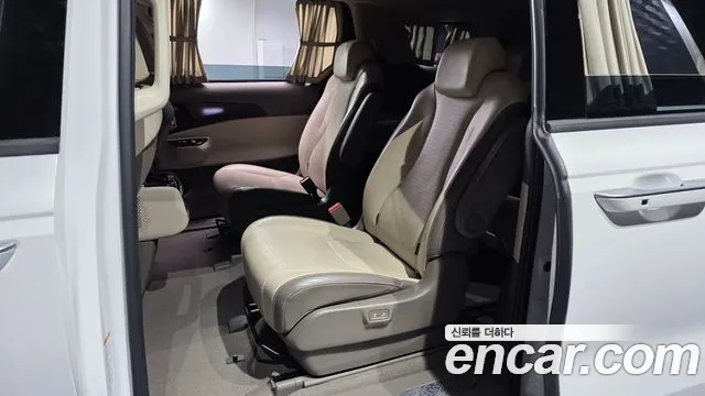 Kia Carnival 2021 thumb 11