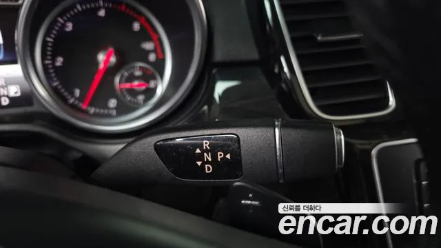 Mercedes-Benz GLE 2016 thumb 9