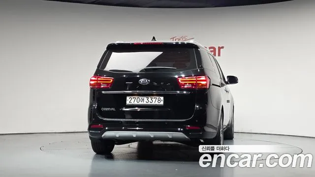 Kia Carnival 2019 thumb 3