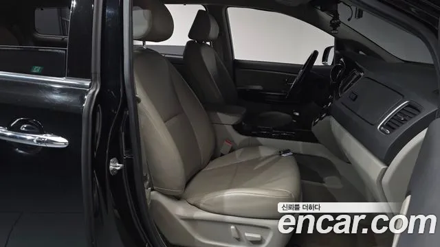 Kia Carnival 2019 thumb 10