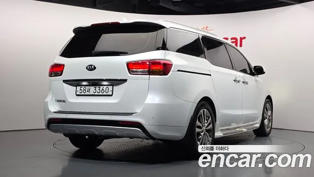 Kia Carnival 2017 thumb 2