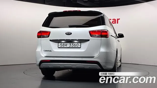 Kia Carnival 2017 thumb 4
