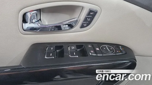 Kia Carnival 2017 thumb 12