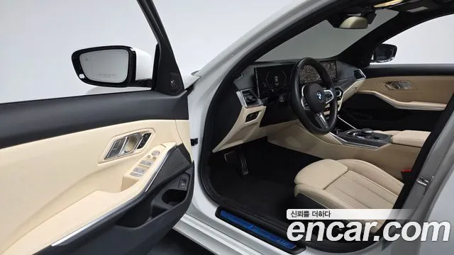 BMW 3-Series 2024 thumb 9