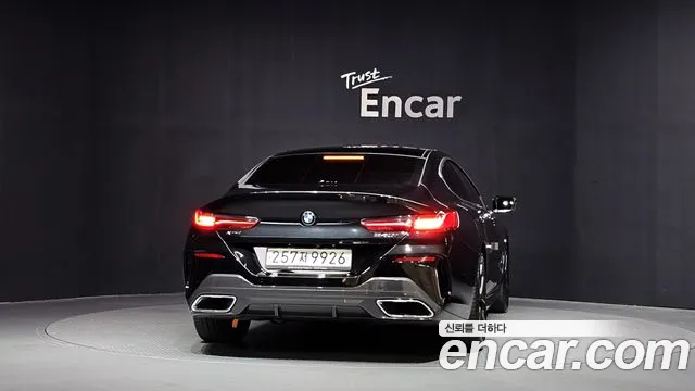 BMW 8-Series 2019 thumb 4