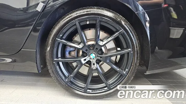 BMW 8-Series 2019 thumb 5
