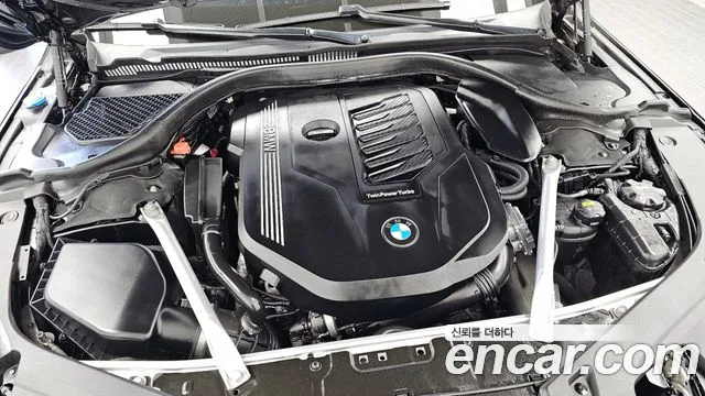 BMW 8-Series 2019 thumb 6