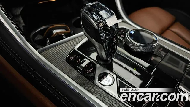 BMW 8-Series 2019 thumb 9
