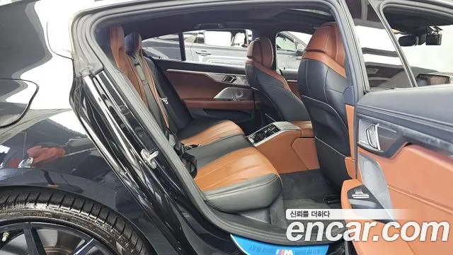BMW 8-Series 2019 thumb 12