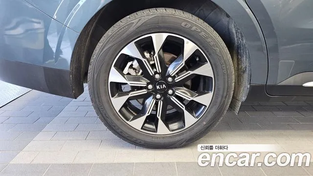 Kia Carnival 2021 thumb 5