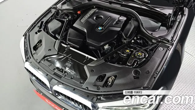 BMW 5-Series 2017 thumb 6
