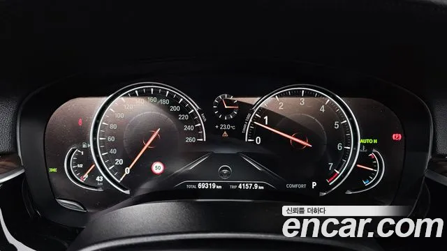 BMW 5-Series 2017 thumb 8