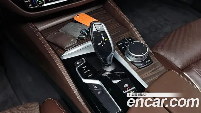 BMW 5-Series 2017 thumb 9