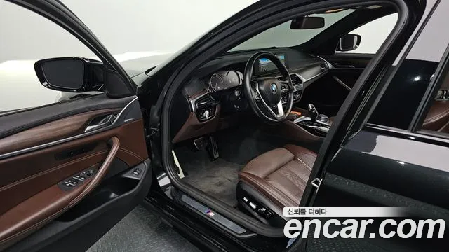 BMW 5-Series 2017 thumb 10