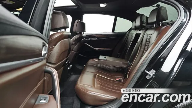 BMW 5-Series 2017 thumb 11