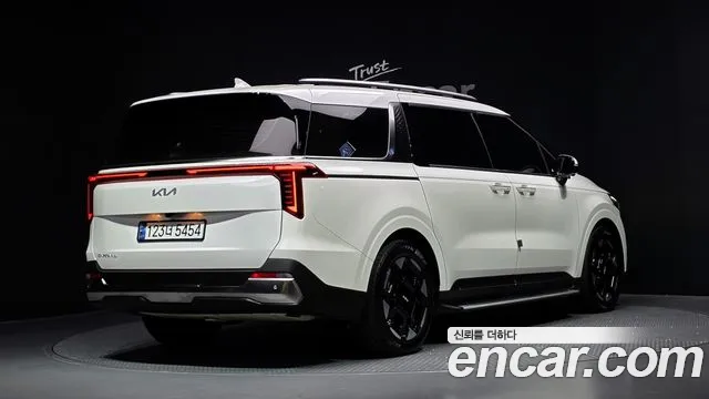 Kia Carnival 2024 thumb 2