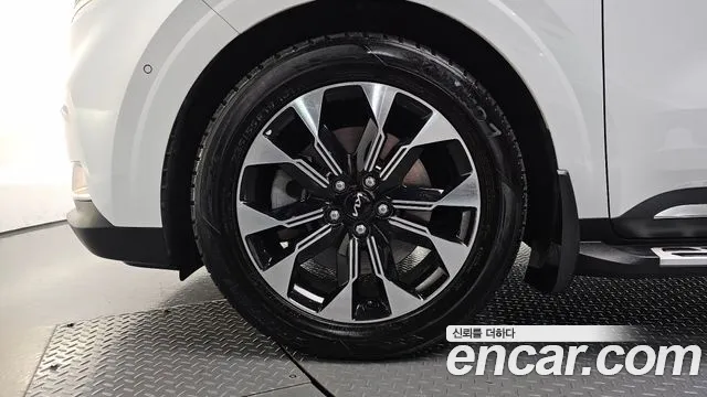Kia Carnival 2023 thumb 4