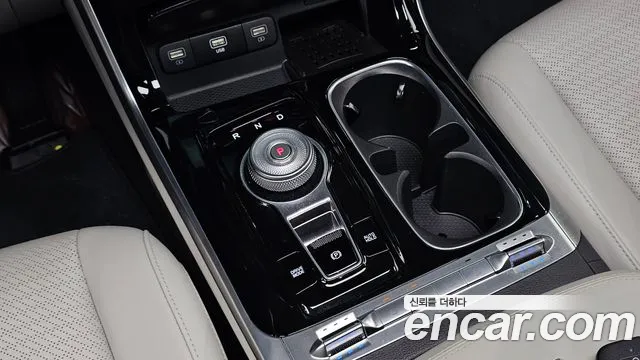 Kia Carnival 2023 thumb 8