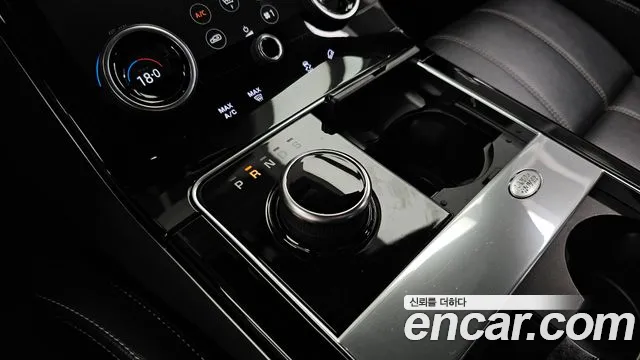 Land Rover Range Rover Velar 2019 thumb 9