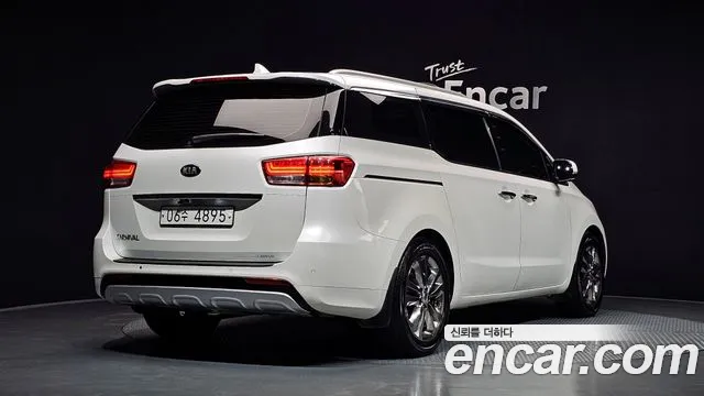 Kia Carnival 2016 thumb 2