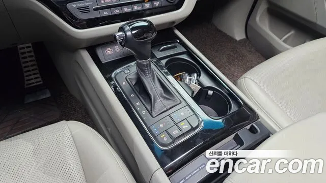 Kia Carnival 2016 thumb 9
